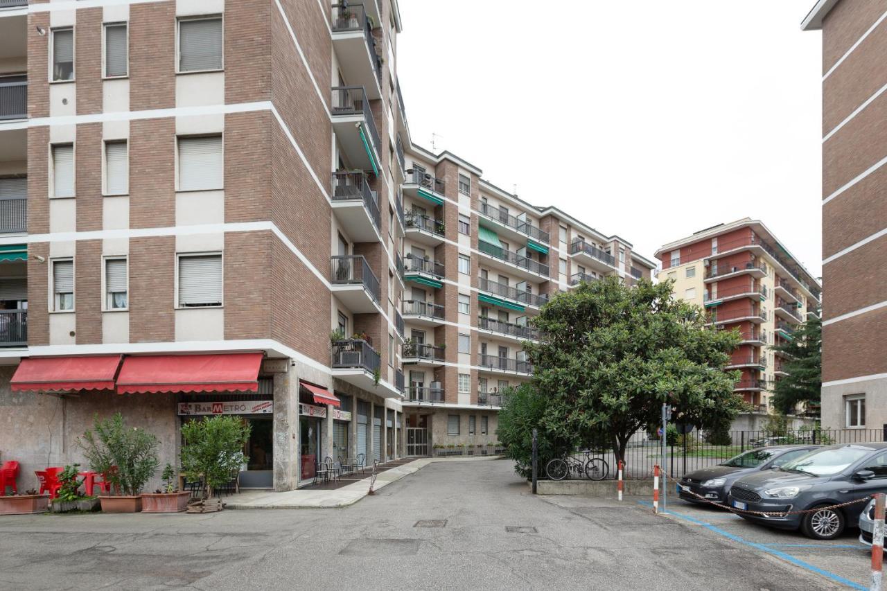 Apartment With Balcony -Bisceglie Red Line Subway Mediolan Zewnętrze zdjęcie