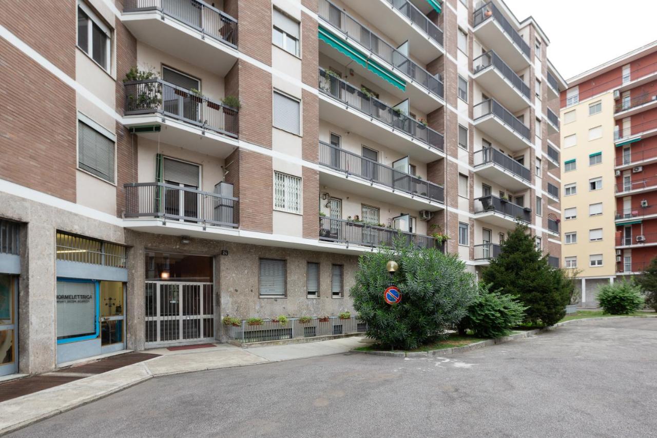 Apartment With Balcony -Bisceglie Red Line Subway Mediolan Zewnętrze zdjęcie